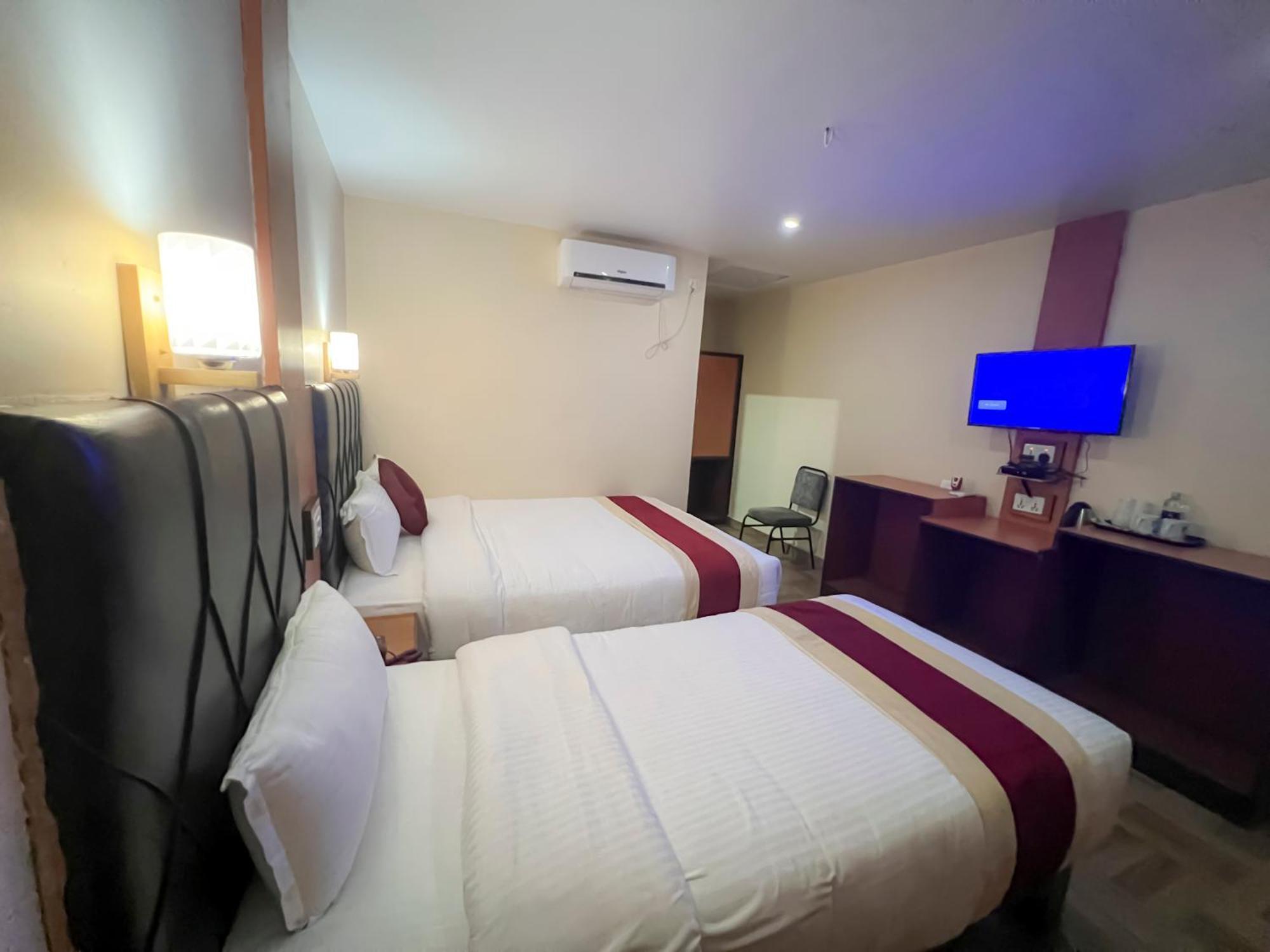 Hotel Ama Garden Sauraha Exterior foto