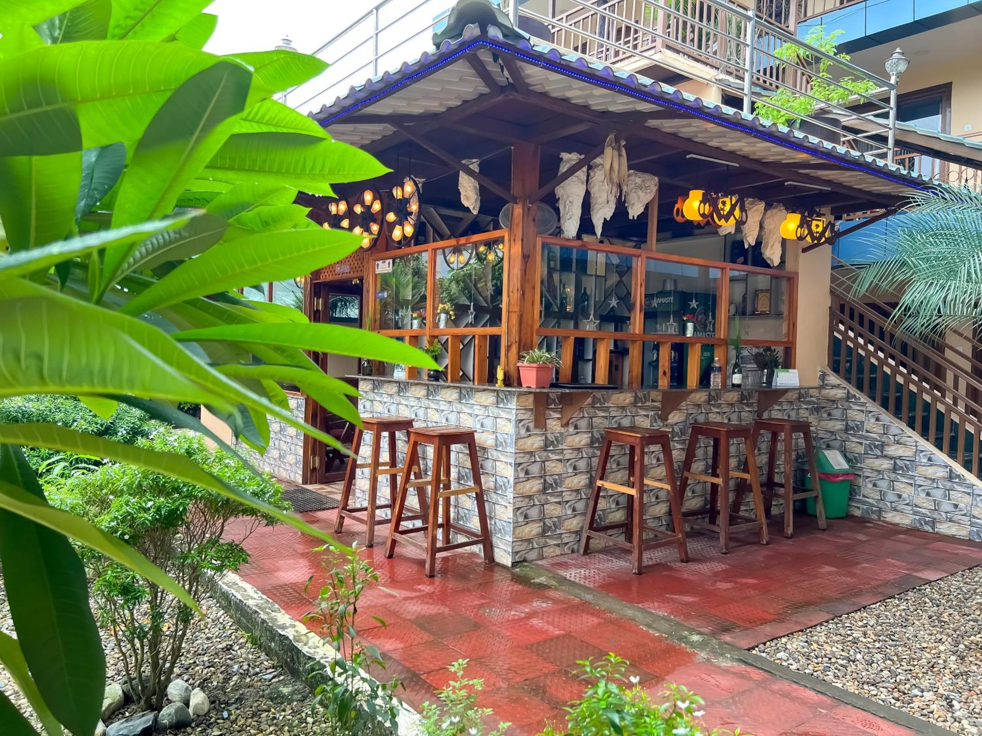 Hotel Ama Garden Sauraha Exterior foto