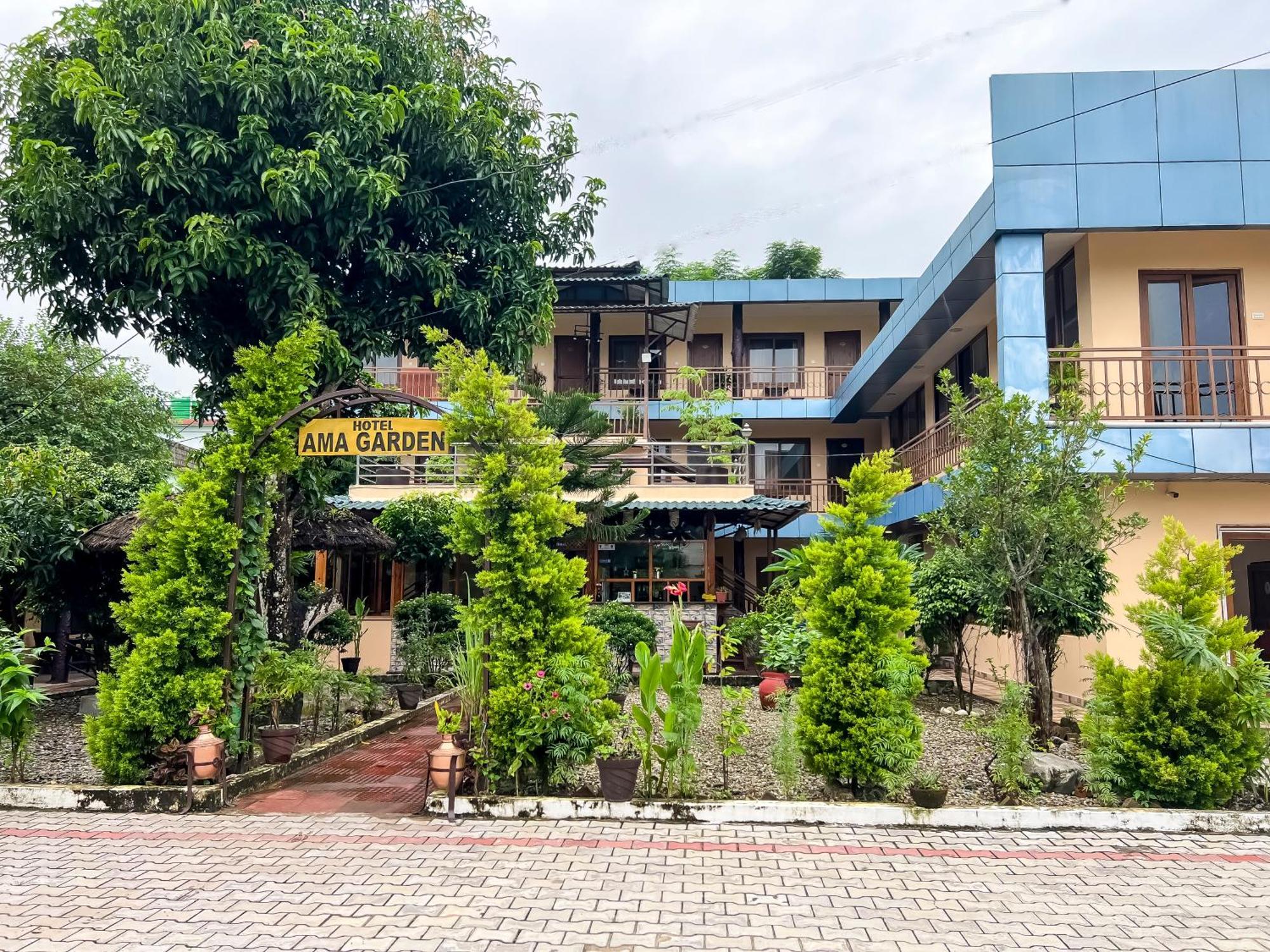 Hotel Ama Garden Sauraha Exterior foto