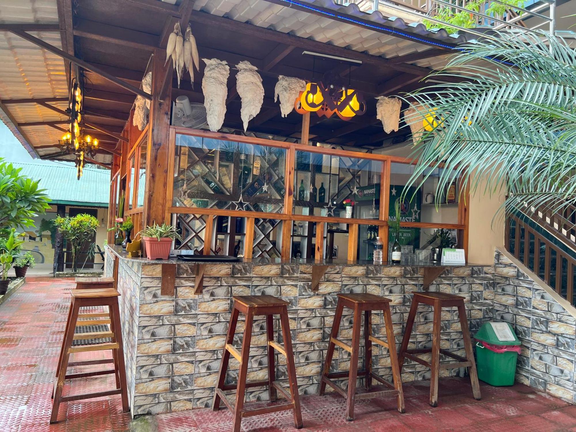 Hotel Ama Garden Sauraha Exterior foto